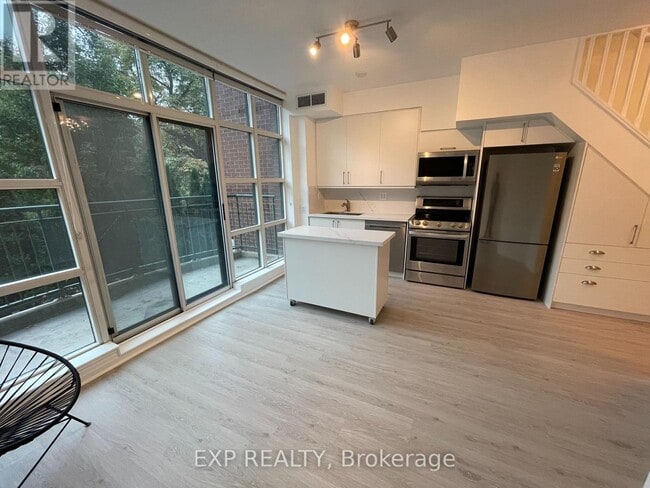 Photo du bâtiment - 901 Queen St W