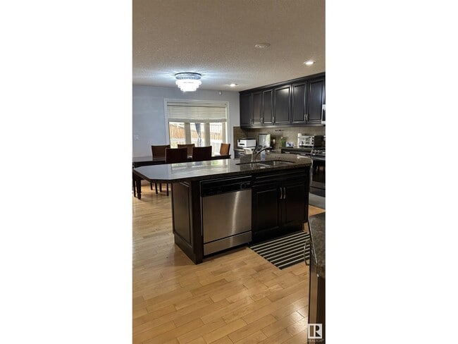 Photo du bâtiment - 2545 Anderson Way SW