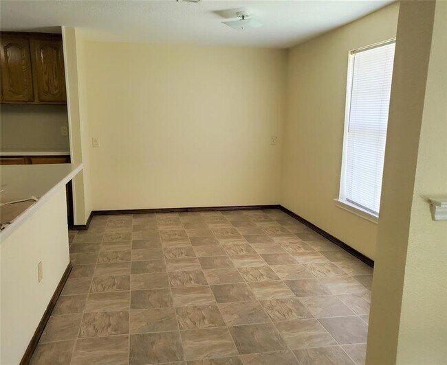 Building Photo - 2530 Greenfield Acres