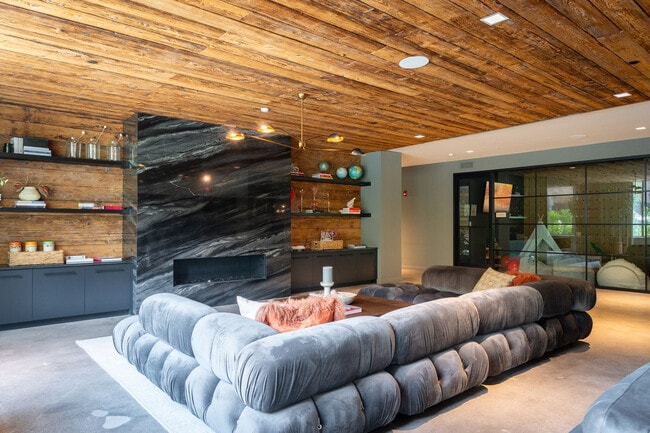 Building Photo - 150 Broad St