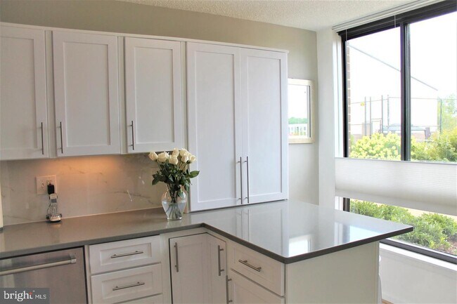 Foto del edificio - 1800 Old Meadow Rd