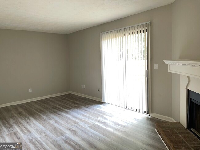 Foto del edificio - 5870 Sheldon Ct