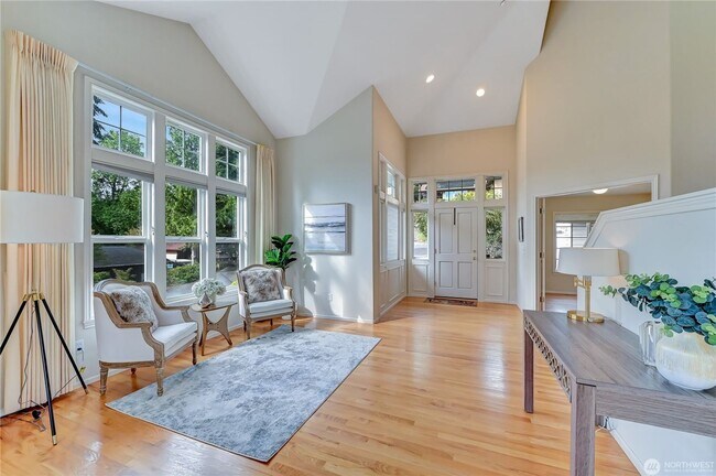 Foto del edificio - ? Stunning 4BR/3.5BA Home in Lake Forest P...
