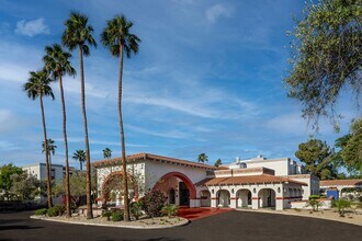 Building Photo - Casa del Rio