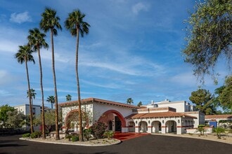 Building Photo - Casa del Rio