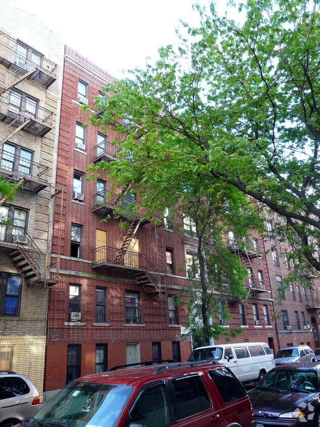 Building Photo - 2490 Davidson Ave