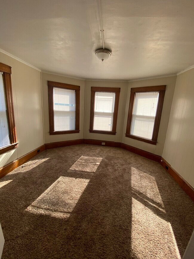 150 Walnut St Unit 2nd Floor, Agawam, MA 01001 Apartments in Agawam