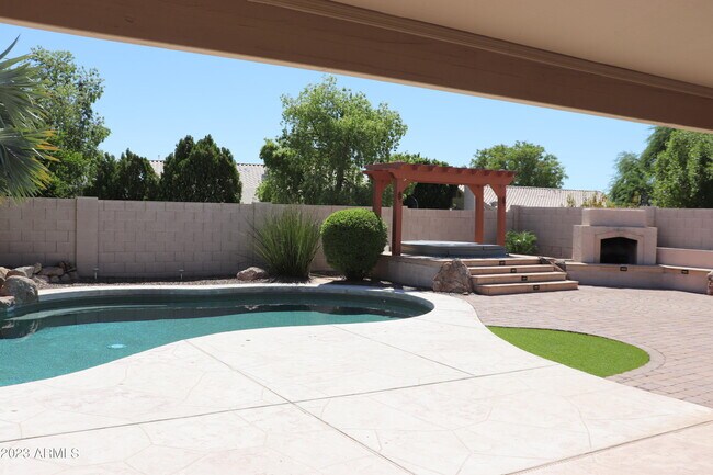 Building Photo - 6919 W Via Montoya Dr
