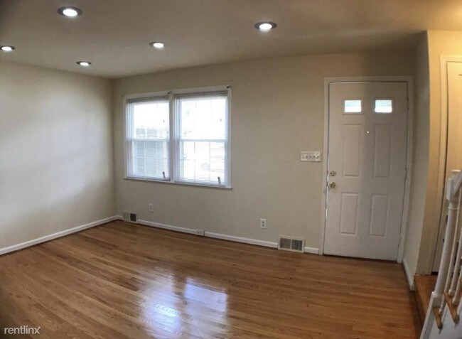 Building Photo - 3 br, 1.5 bath Townhome - 4522 Marble Hall Rd