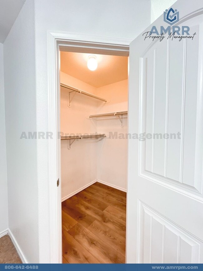 Building Photo - Charming 3 bed 2 bath home