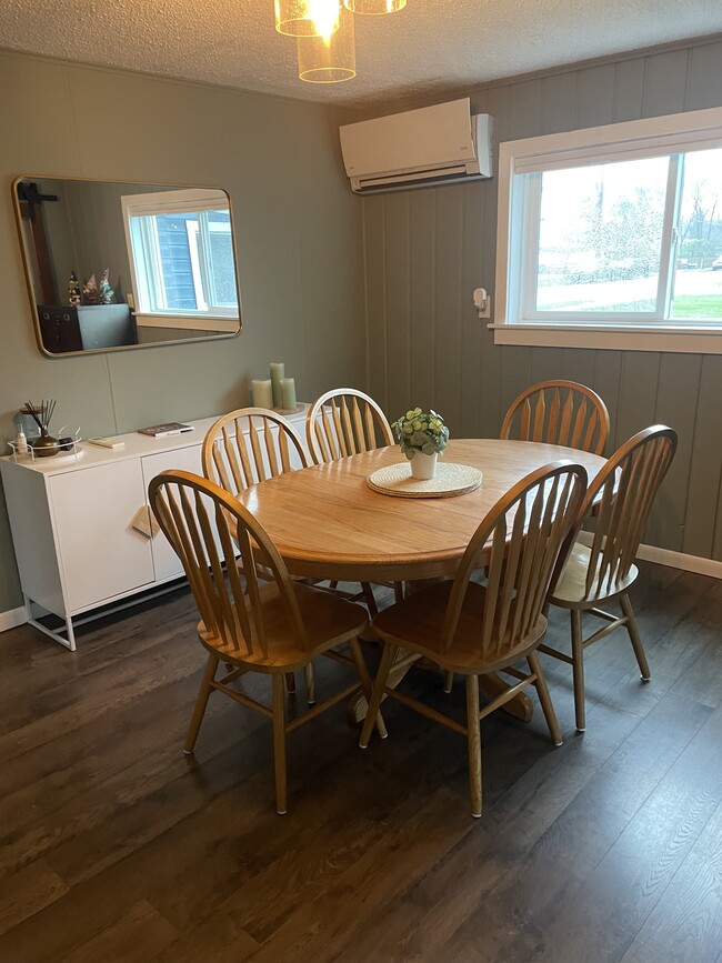 Dining room - 514 Bridge St