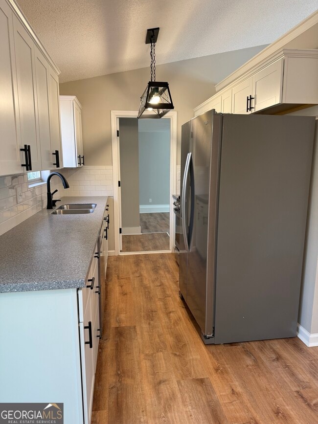 Building Photo - 115 E Greenwood Dr