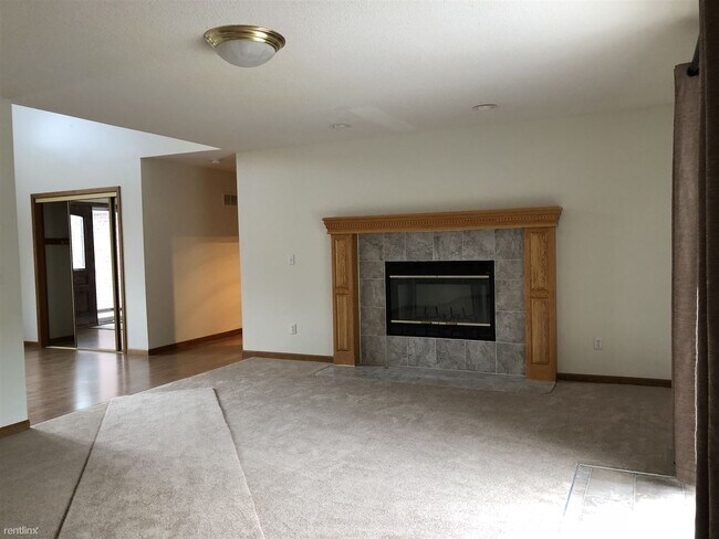 Building Photo - 4 br, 3 bath House - 3208 S Mark Twain Ave