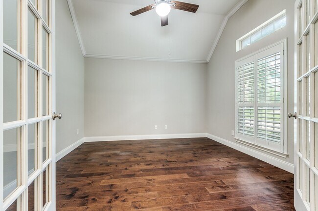 Foto del edificio - 8708 Falcon View Dr