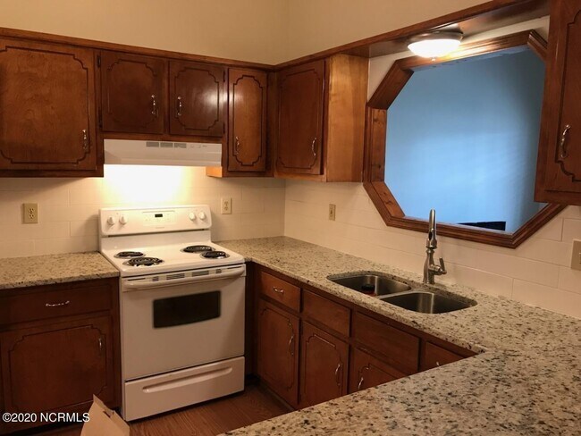 Building Photo - 493 Sand Ridge Rd