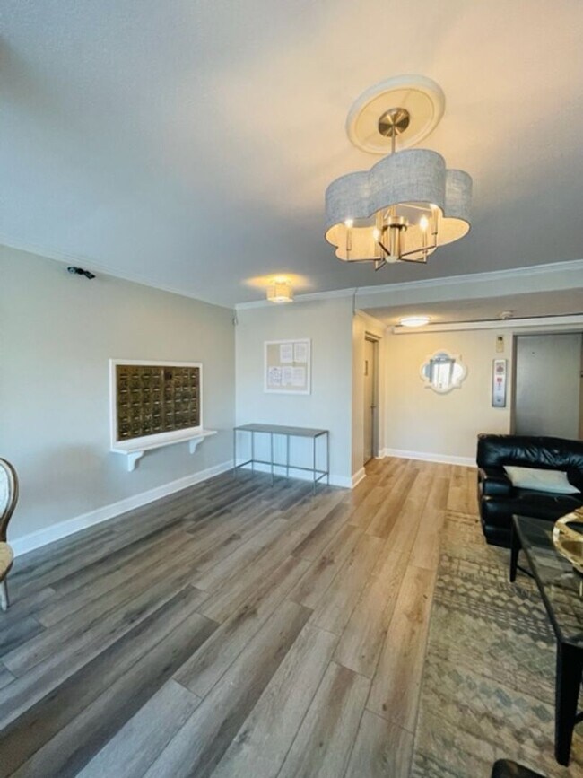 Foto del edificio - Myers Park Condo, Move-In Ready! All utili...