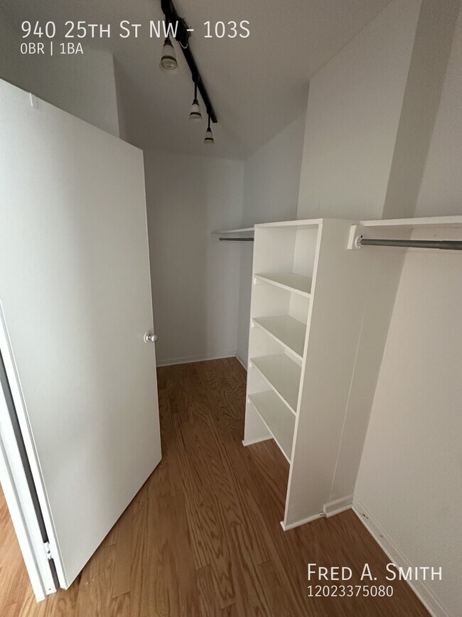 Foto del edificio - 940 25th St NW