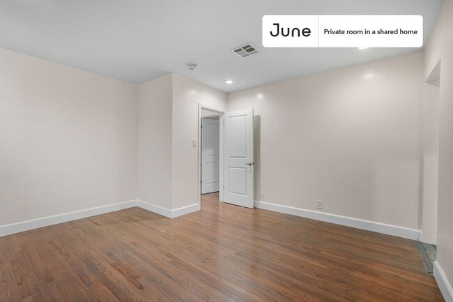 Foto del edificio - Room in Shared 4 bed/2 bath home