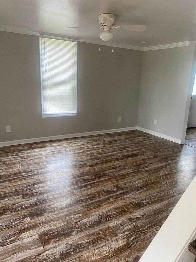 Building Photo - 2 BR / 1 BA Available for Rent in Concord,...