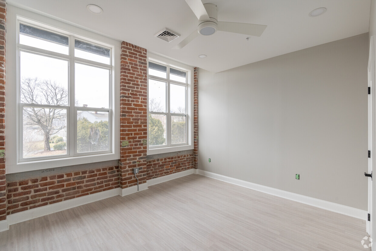 Foto principal - 1015 N Main Ave Apartments