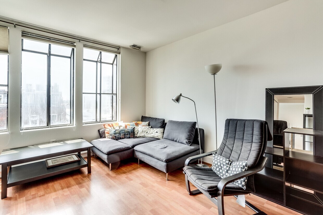 Bright One Bedroom with Private Balcony! - Bright One Bedroom with Private Balcony!