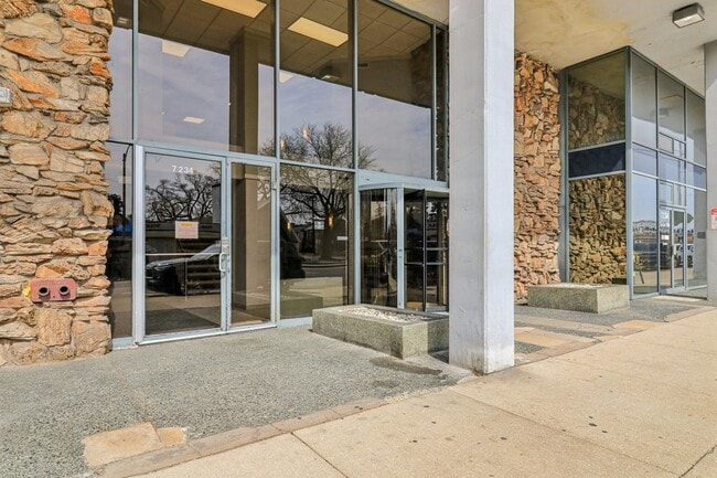 Building Photo - 7234 W North Ave