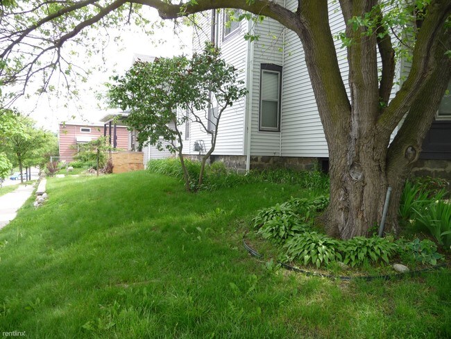 Building Photo - 1 br, 1 bath  - 220 W Ann St # 5 #5
