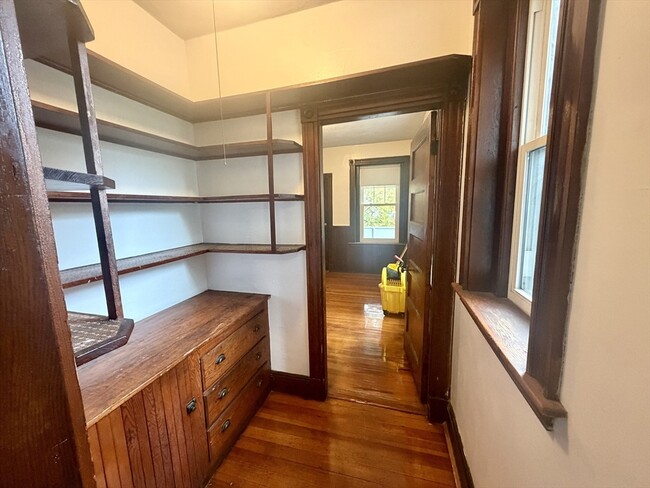 Building Photo - 807 Centre St