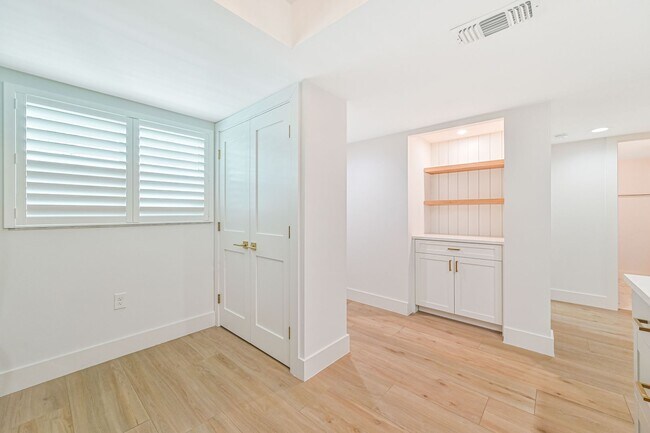 Foto del edificio - ** Must See ~ Rarely Available 2/2 in Palm...