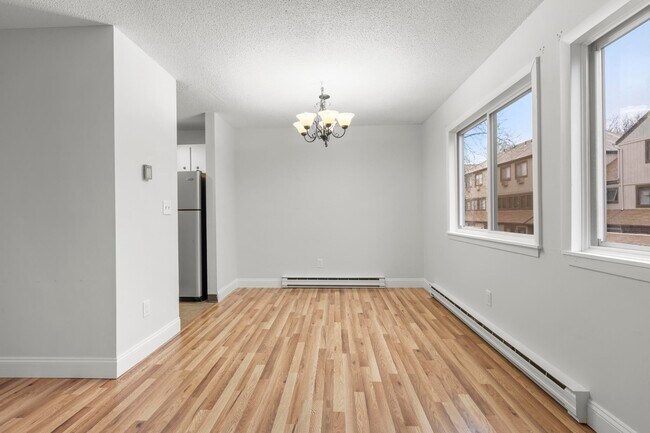 Building Photo - 10 C Pineview Dr