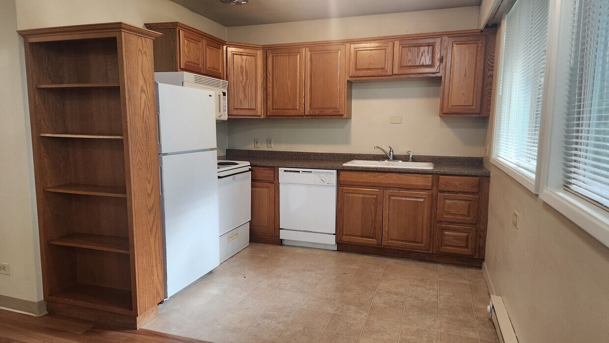 Foto principal - 2151 W 16th Ct