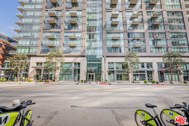 Building Photo - 1100 S Hope St