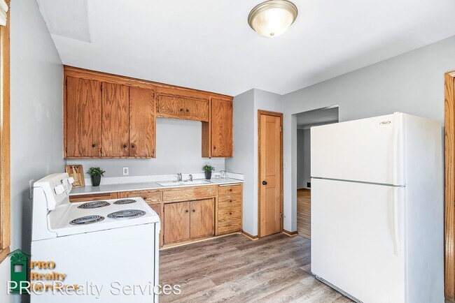 Building Photo - 3 br, 1 bath House - 104 Hyacinth Ave. W