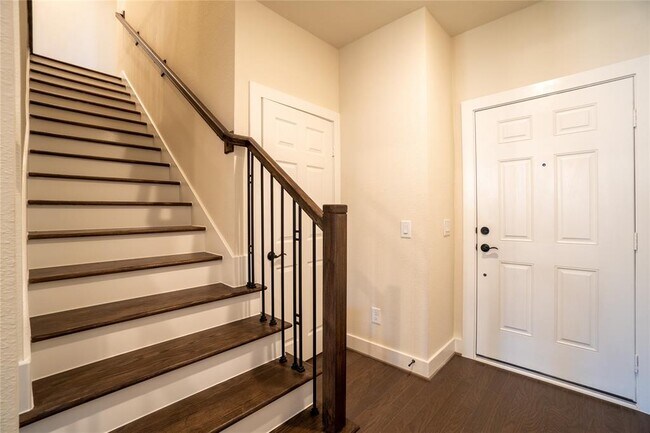 Building Photo - 1707 Summerlyn Terrace Drive