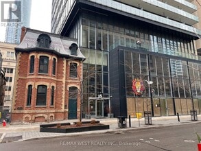 Building Photo - 15 Grenville St