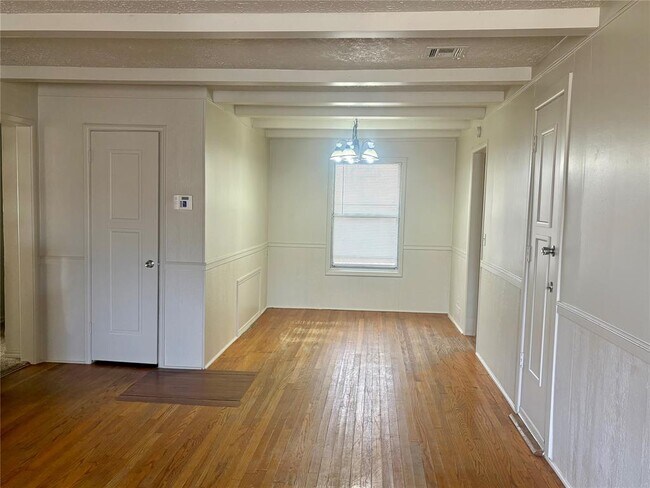 Foto del edificio - 4913 N Independence Ave