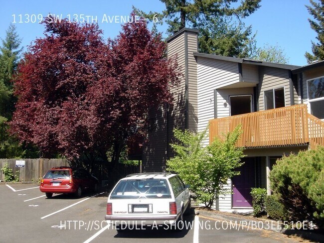 Building Photo - 2BD 2BA 900 sqft w/ GARAGE, W/D hk up, Fir...