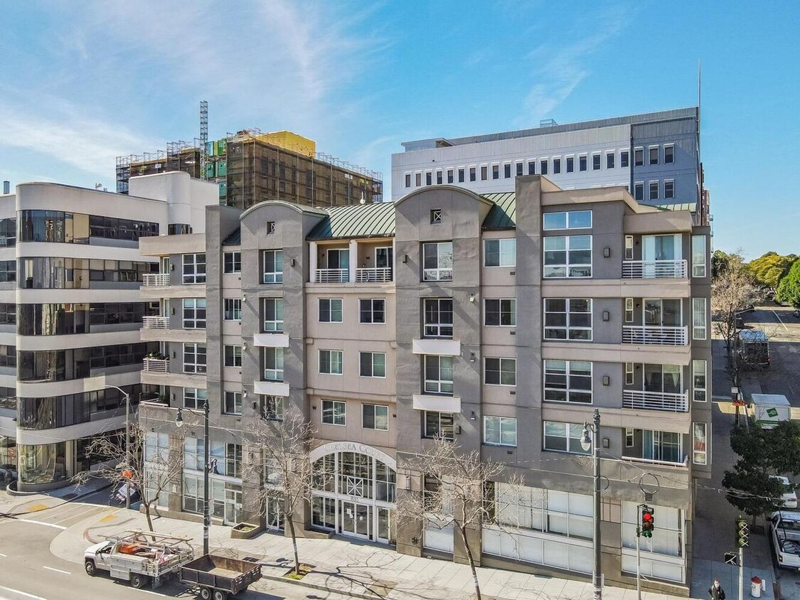 Primary Photo - 2Br/2Ba 5th Floor City Living! Parking and...
