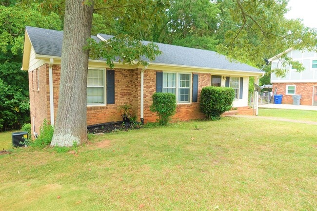 Building Photo - 325 Willow Oaks Dr