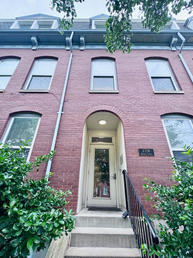 Building Photo - 2336 Rutger St