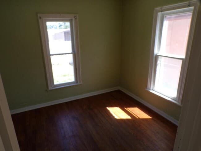 Foto del edificio - 414 W Main St