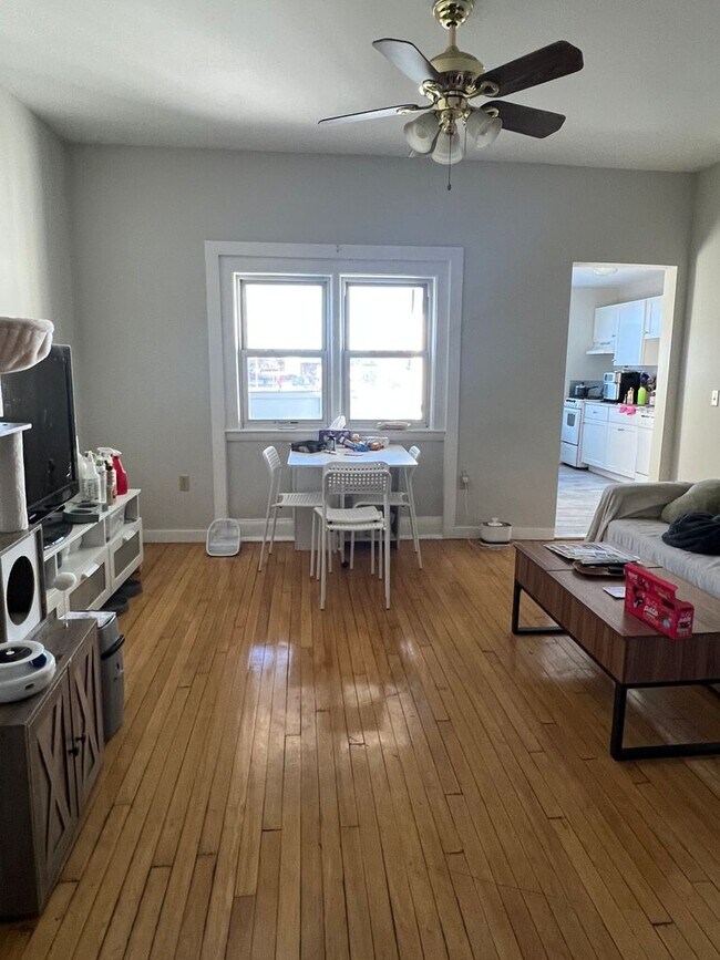 Building Photo - HUGE 2 bed in Allston