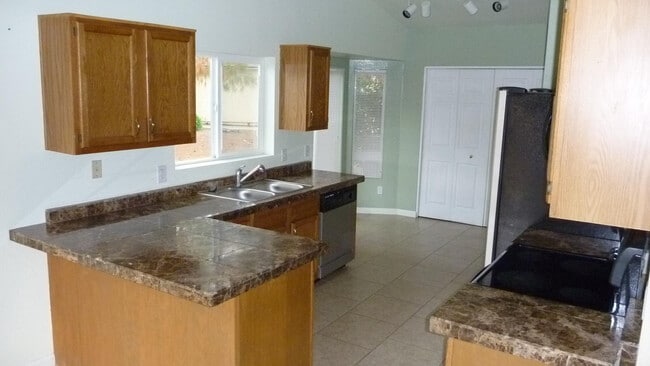 Building Photo - 608 S San Marcos Ct