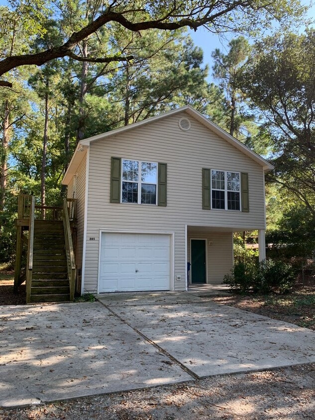 Primary Photo - 1 Bedroom, 1 Bathroom House w/Garage Avail...