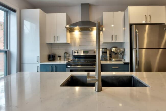 Building Photo - 5107 Rue Saint-Ambroise