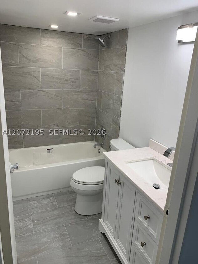 Building Photo - 1035 West Dr