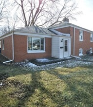 Building Photo - 810 Sullivan Ct