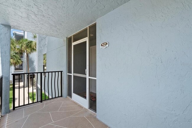 Building Photo - 1750 Jamaica Way