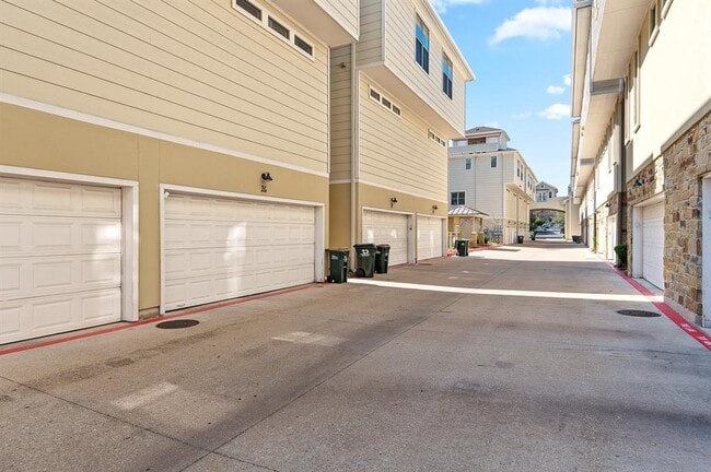 Building Photo - 1115 Kinney Ave
