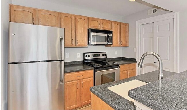 Building Photo - 3906 Penderview Dr